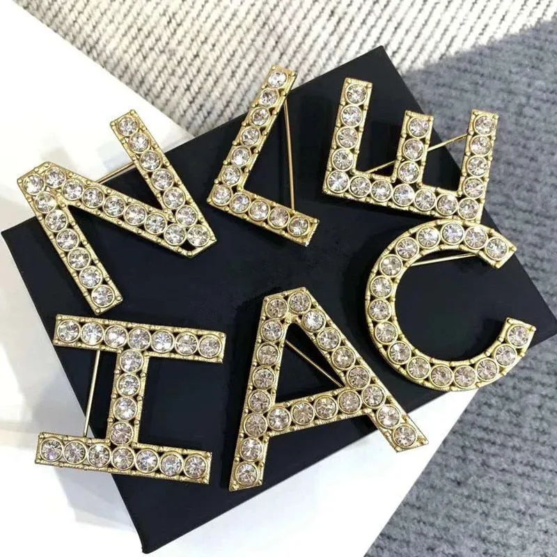2020 High Quality Rhinestone 6 letter Broochs
