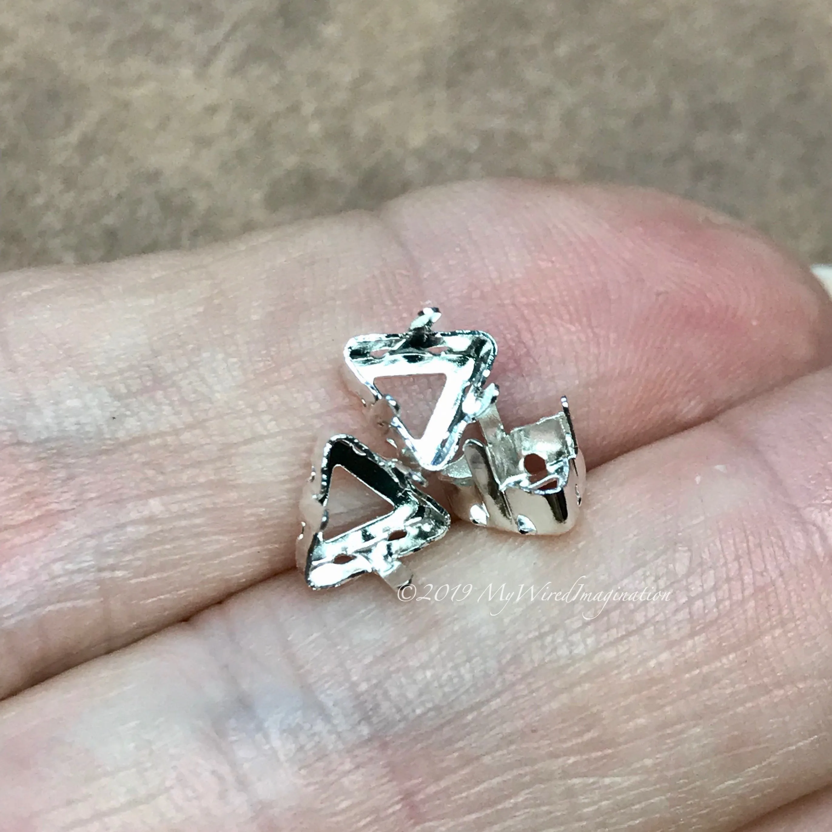 3 Pcs Silver Plated Triangle Settings for Swarovski art 4722 6mm Crystal Rhinestone