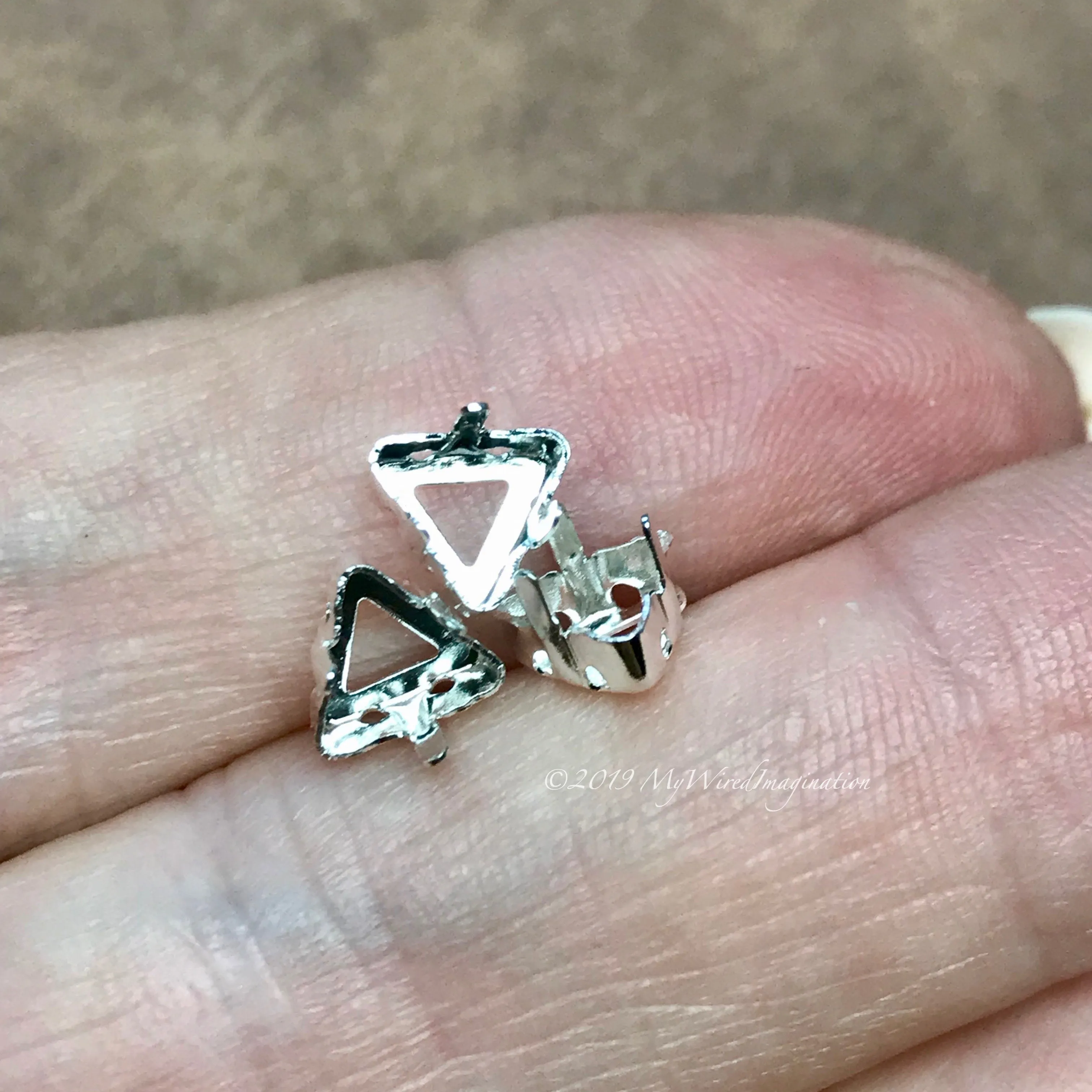 3 Pcs Silver Plated Triangle Settings for Swarovski art 4722 6mm Crystal Rhinestone