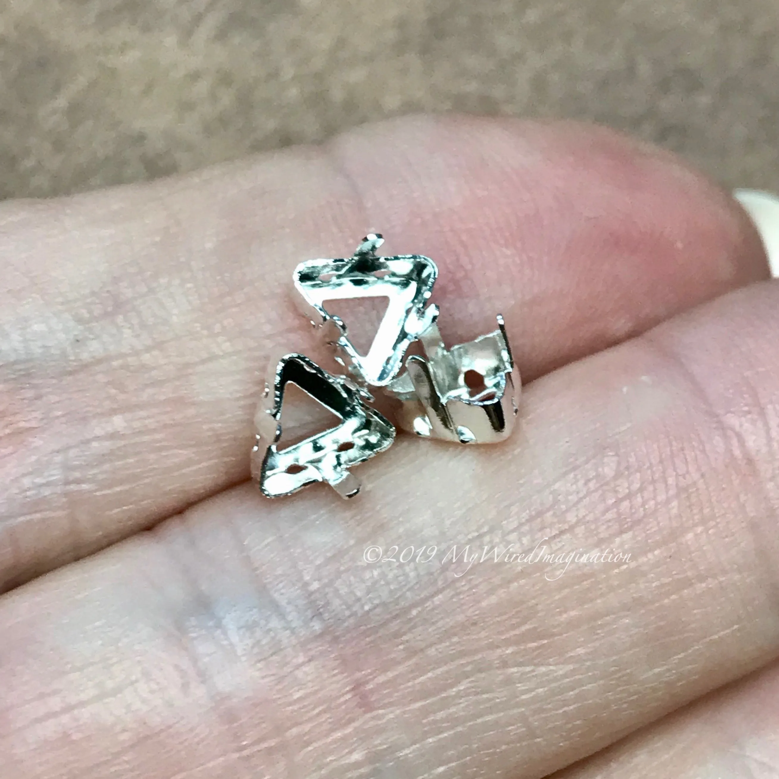 3 Pcs Silver Plated Triangle Settings for Swarovski art 4722 6mm Crystal Rhinestone