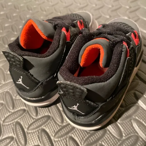 Air Jordan 4 Retro Infrared Grey size 8c toddler shoes