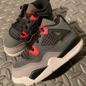 Air Jordan 4 Retro Infrared Grey size 8c toddler shoes