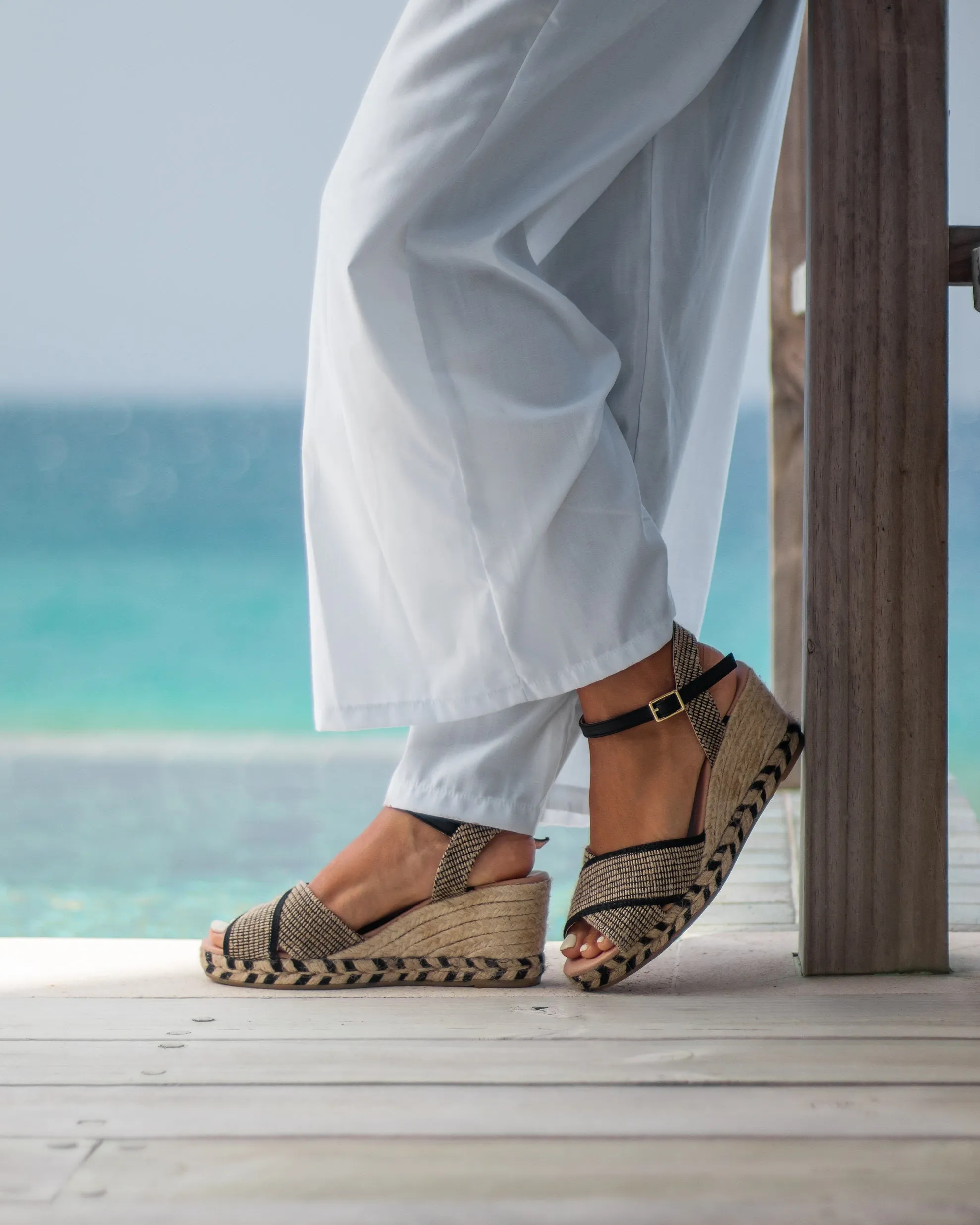 AROS Black wedges espadrilles