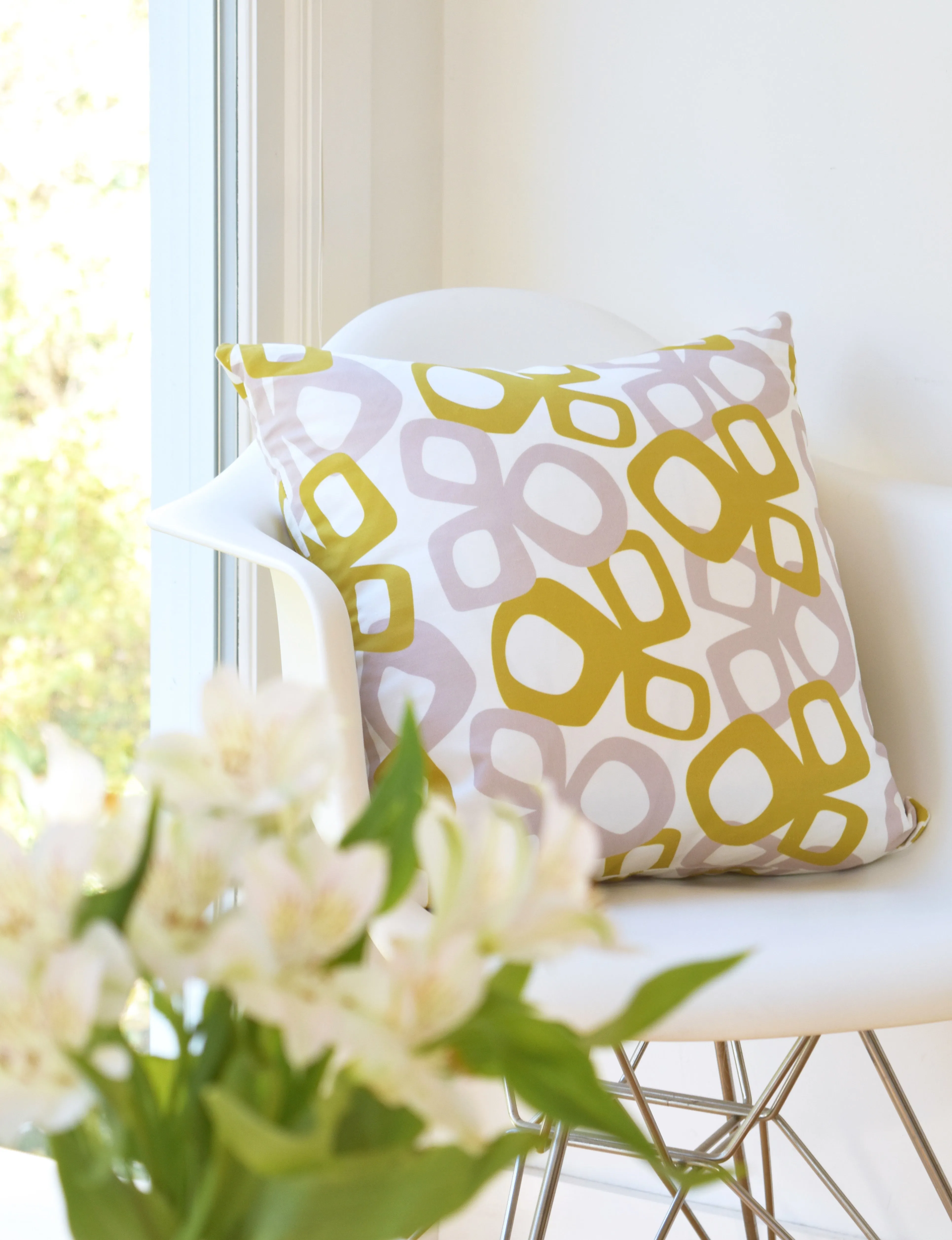 Bow Linen Cotton Pillow (18x18) – Mustard