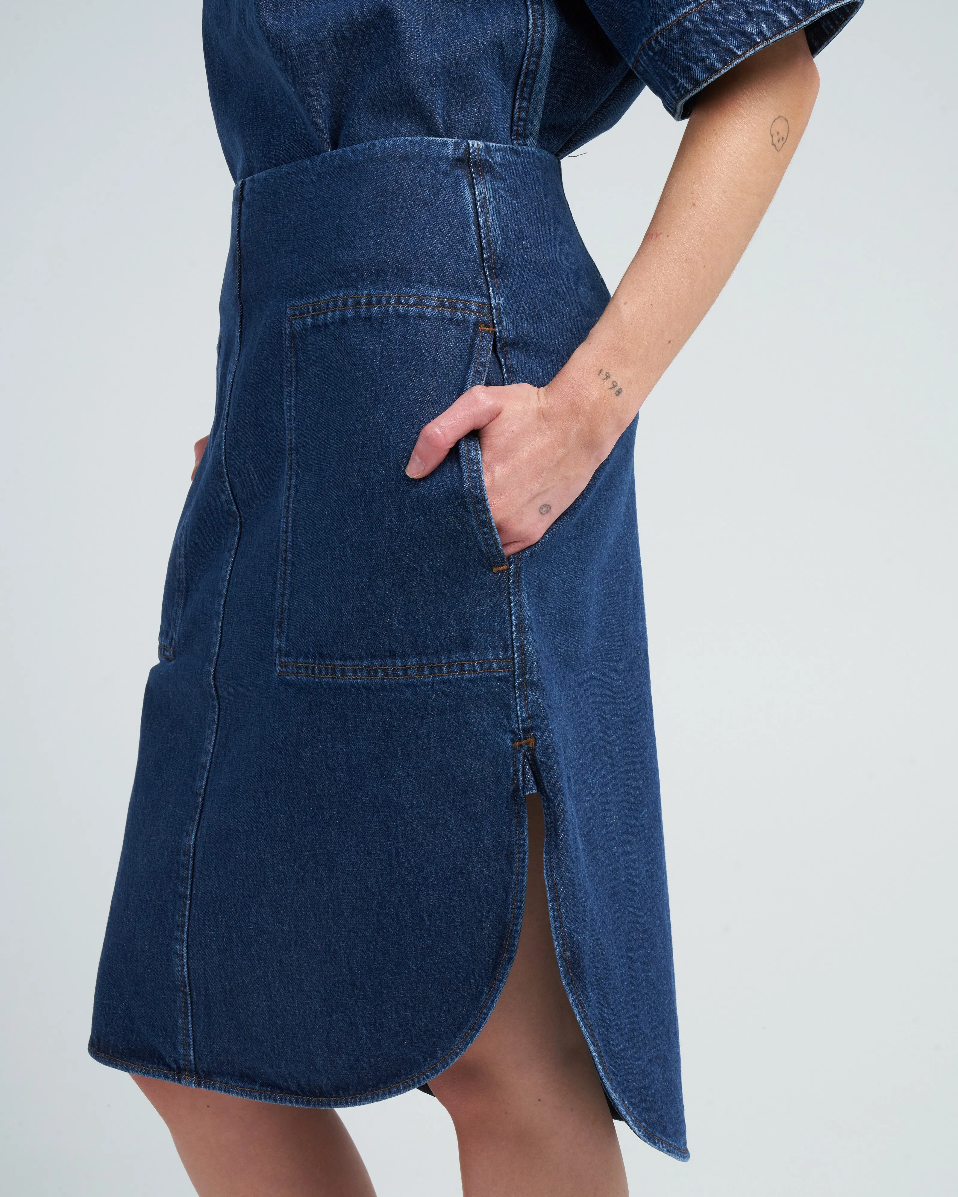 curved hem denim skirt - dark blue