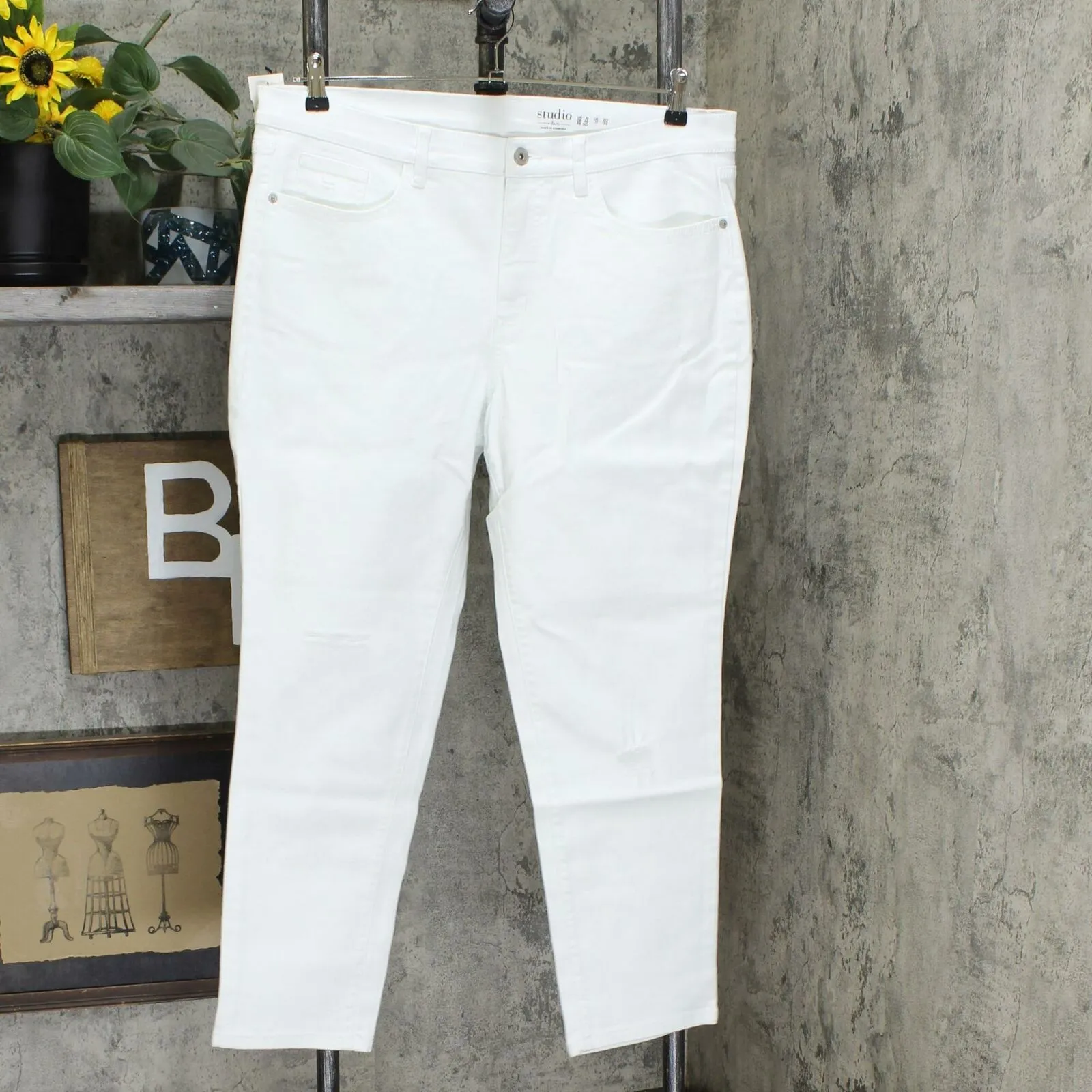 Denim & Co Women's Studio Distressed Classic Denim Ankle Jeans