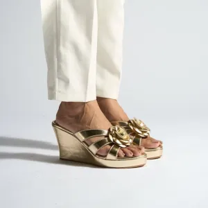 Golden flower wedge