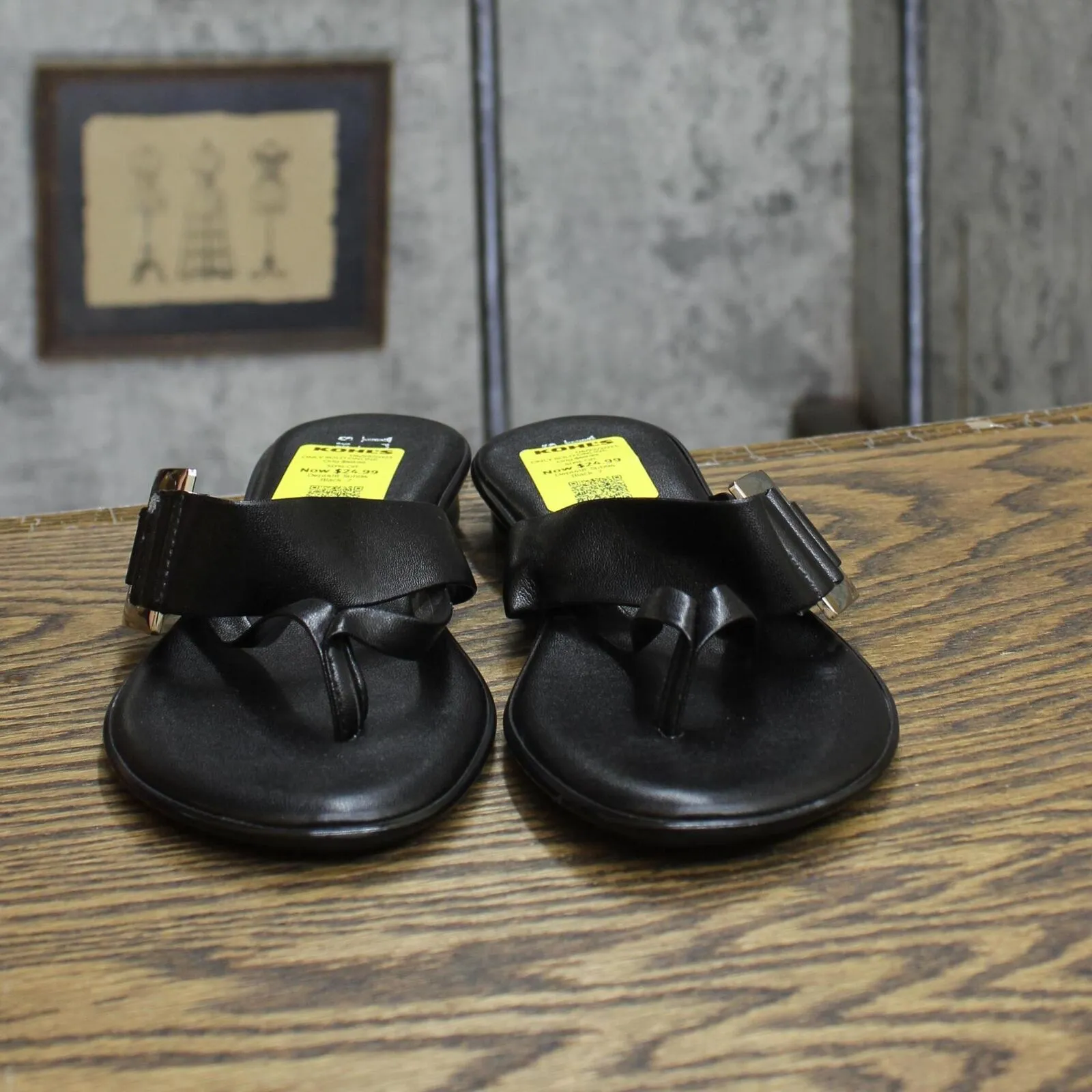 Italian Shoemakers Corinne Womens Flat Sandal with Buckle Thong Black 7M