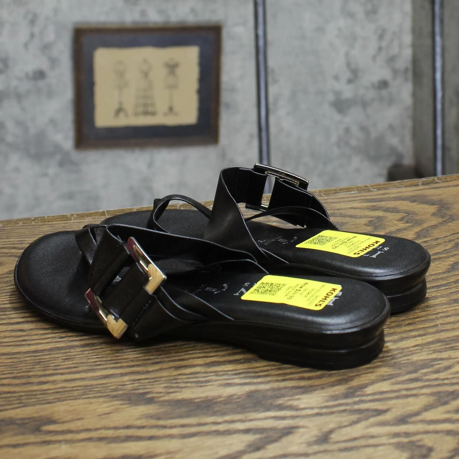 Italian Shoemakers Corinne Womens Flat Sandal with Buckle Thong Black 7M