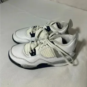 Kids size 13.5 Air Jordan 4 Retro shoes, #I653