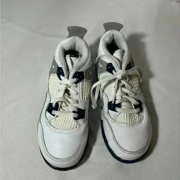 Kids size 13.5 Air Jordan 4 Retro shoes, #I653