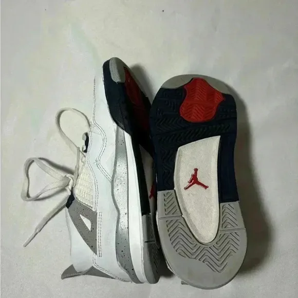 Kids size 13.5 Air Jordan 4 Retro shoes, #I653