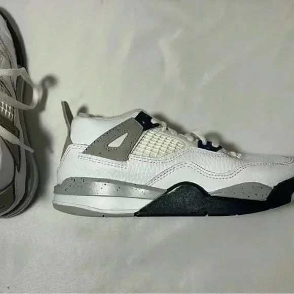 Kids size 13.5 Air Jordan 4 Retro shoes, #I653
