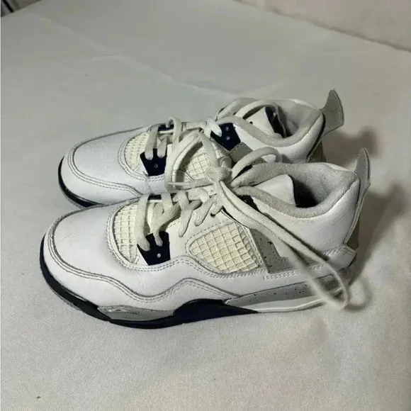 Kids size 13.5 Air Jordan 4 Retro shoes, #I653