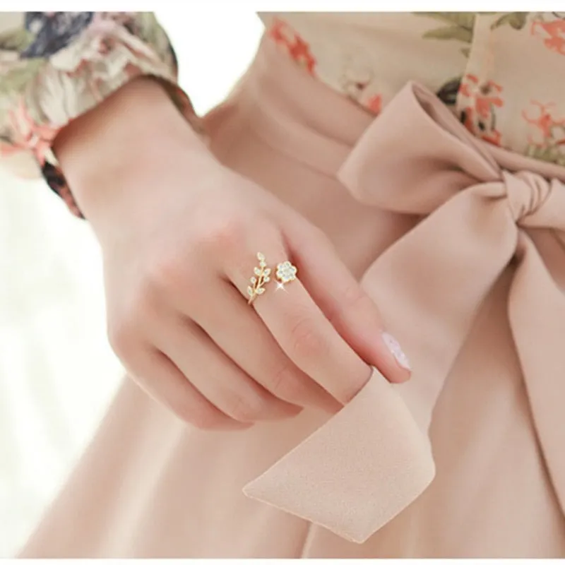 Lovely Flower Rhinestone Ring