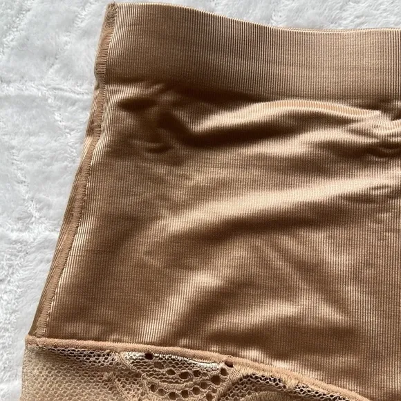 NATORI Feathers Everyday High-Waisted Control Top Briefs.