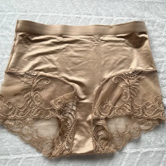 NATORI Feathers Everyday High-Waisted Control Top Briefs.