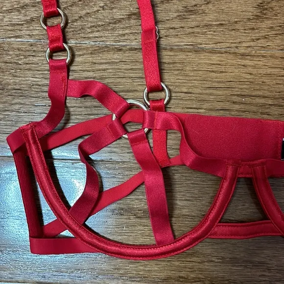 NWOT Victoria’s secret Very Sexy red unlined balconette cage bra gold rings - M