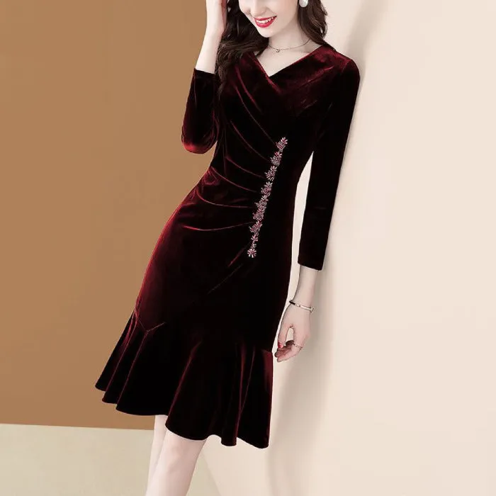 Pleuche Dress Women's Autumn and Winter 2025 New Temperament V-neck Bead Slimming Fishtail Skirt High-End Formal Dress