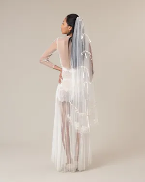 RTS.- MARTINA SATIN BOWS AND PEARLS EMBROIDERED VEIL