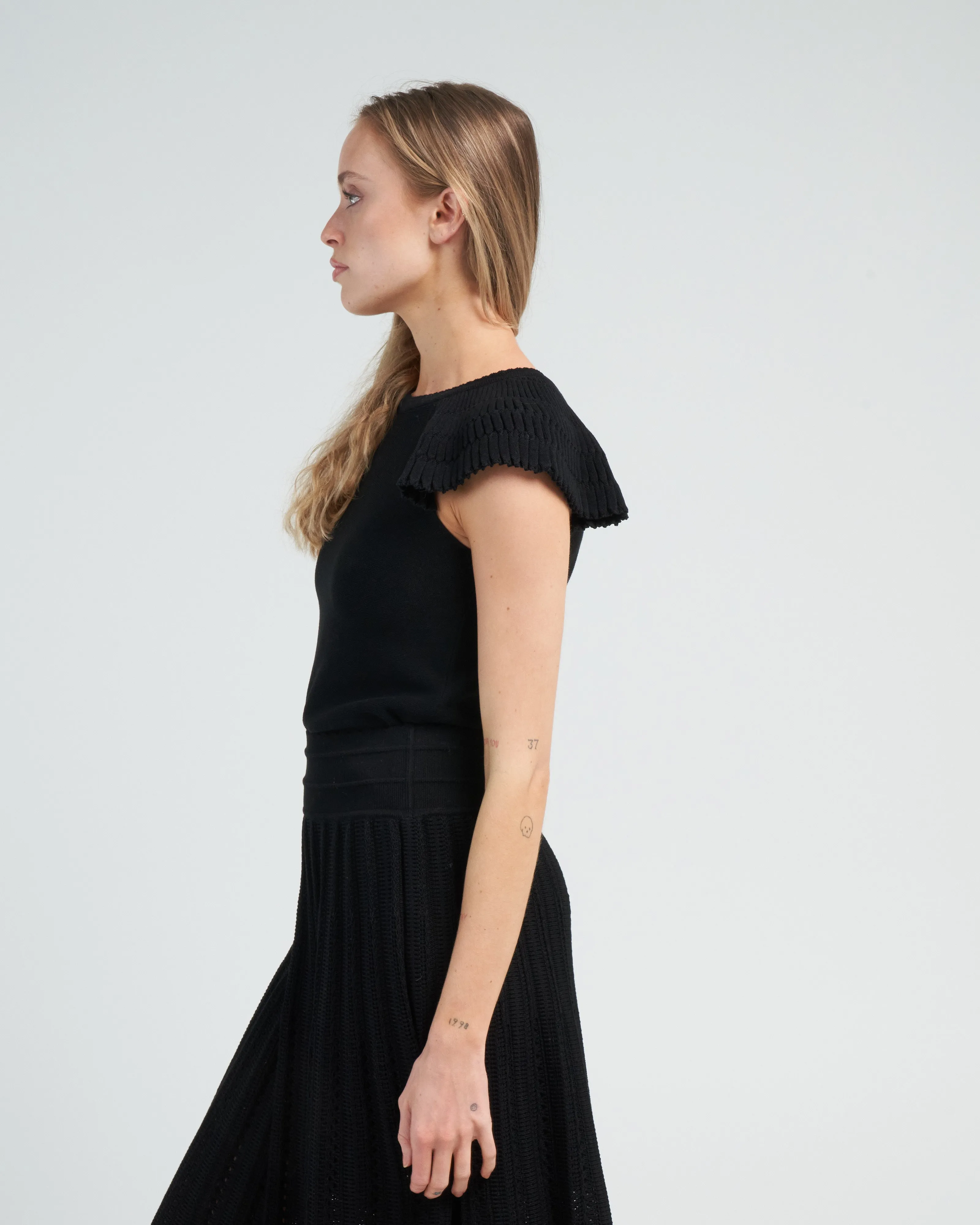 ruffled raglan - deep black