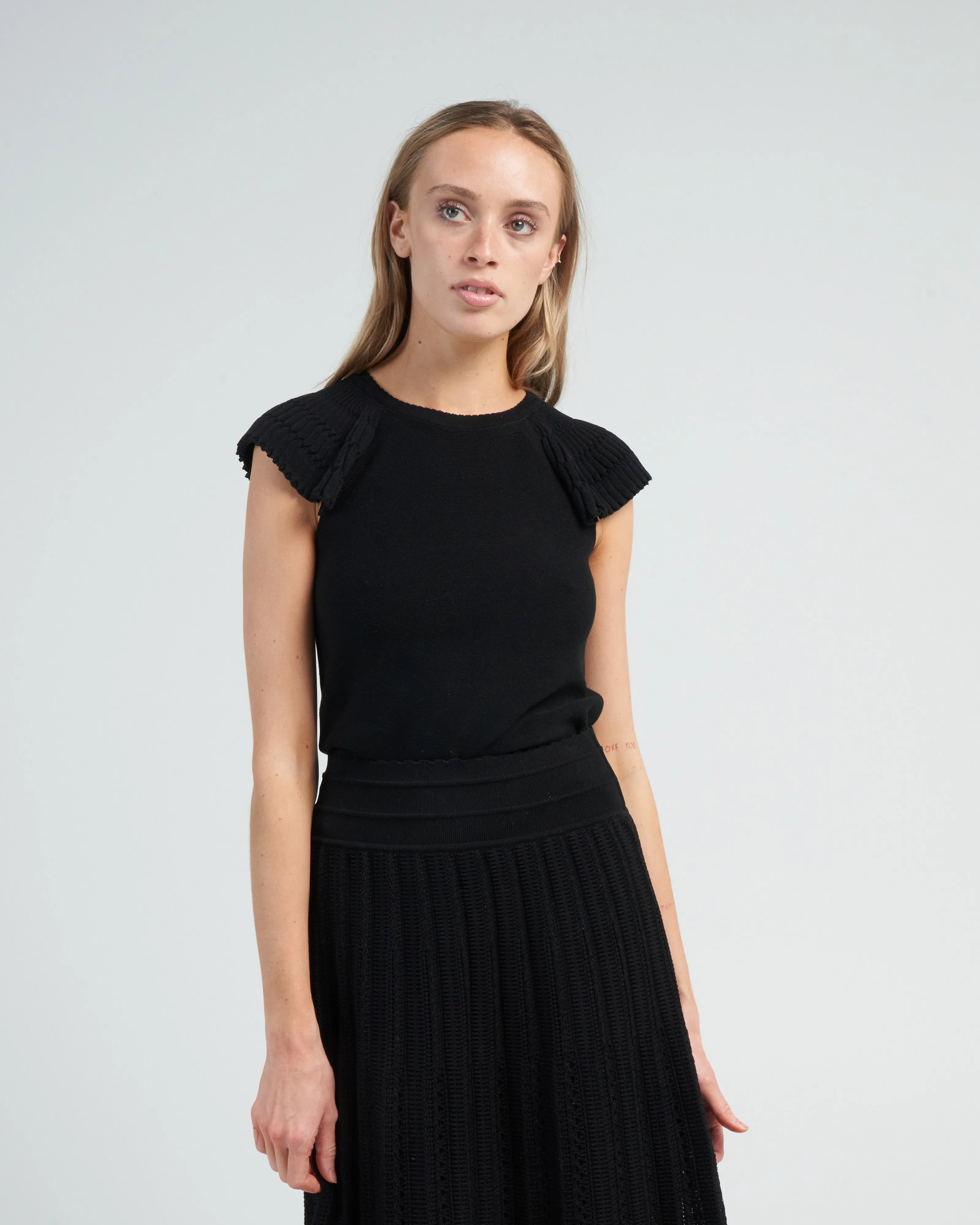 ruffled raglan - deep black