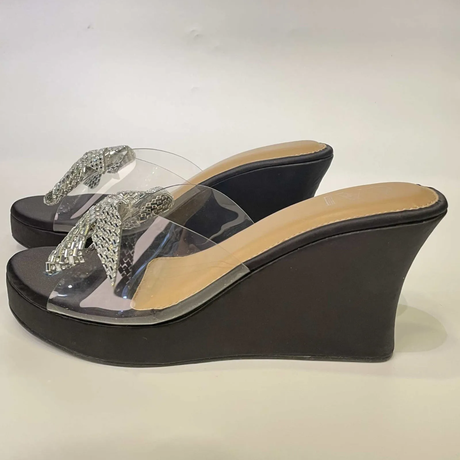 Silver Bow Black Wedge