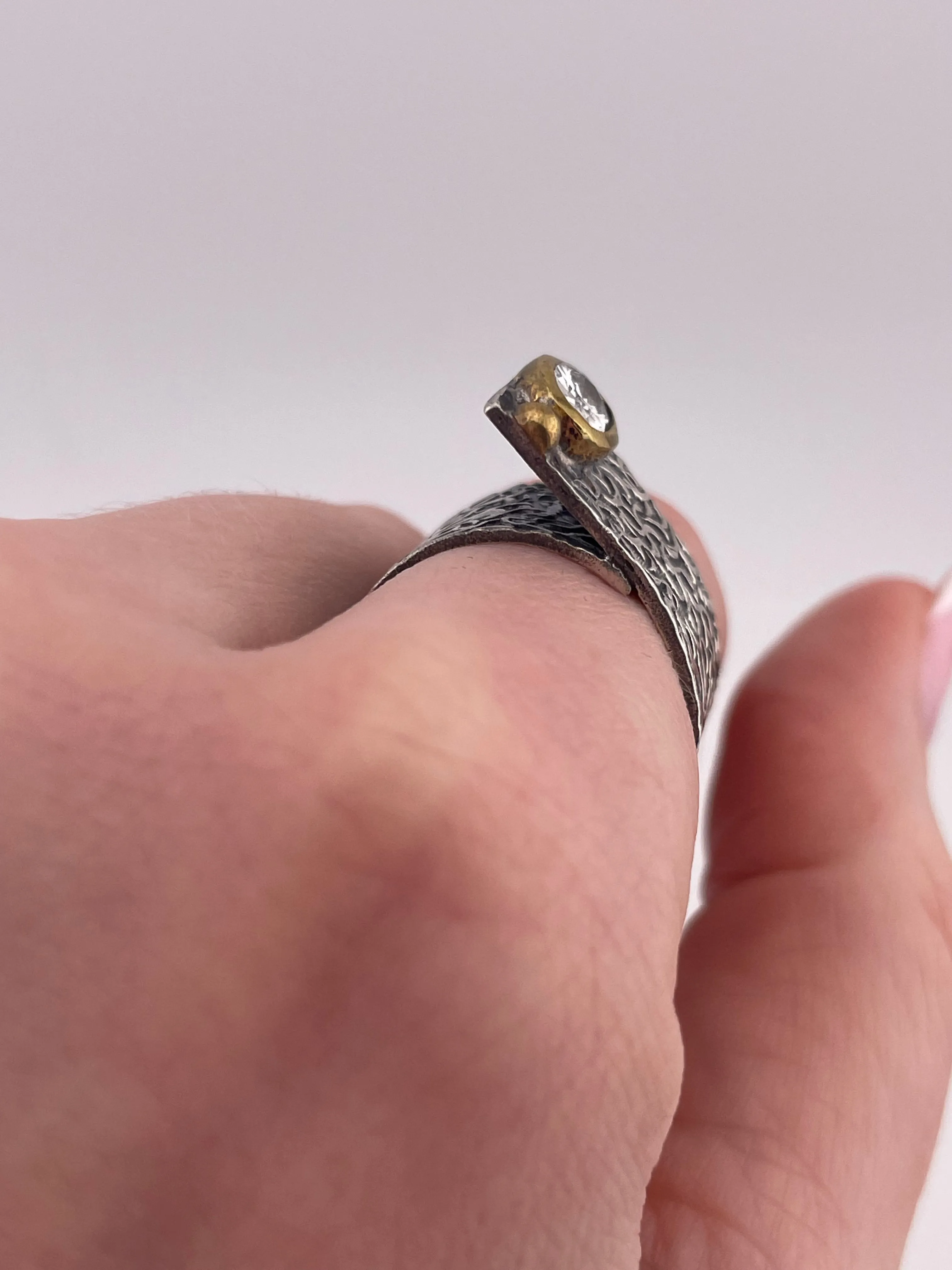 size 7.25 sterling silver & brass textured rhinestone high profile ring
