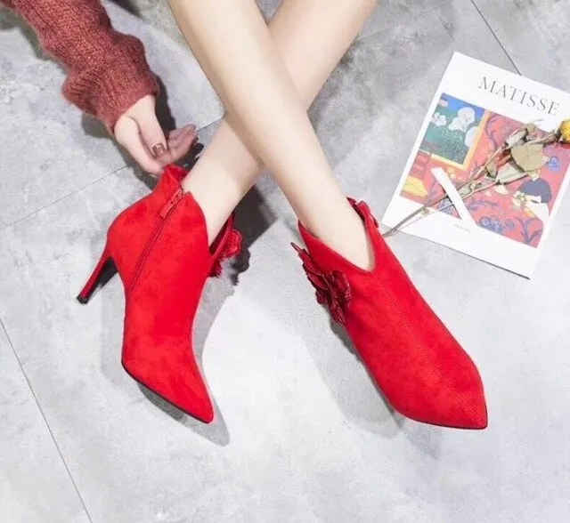 The new 9cm pointy bride shoes for autumn 2019 are fashionable sexy goddess temperament side zipper ankle boots for women