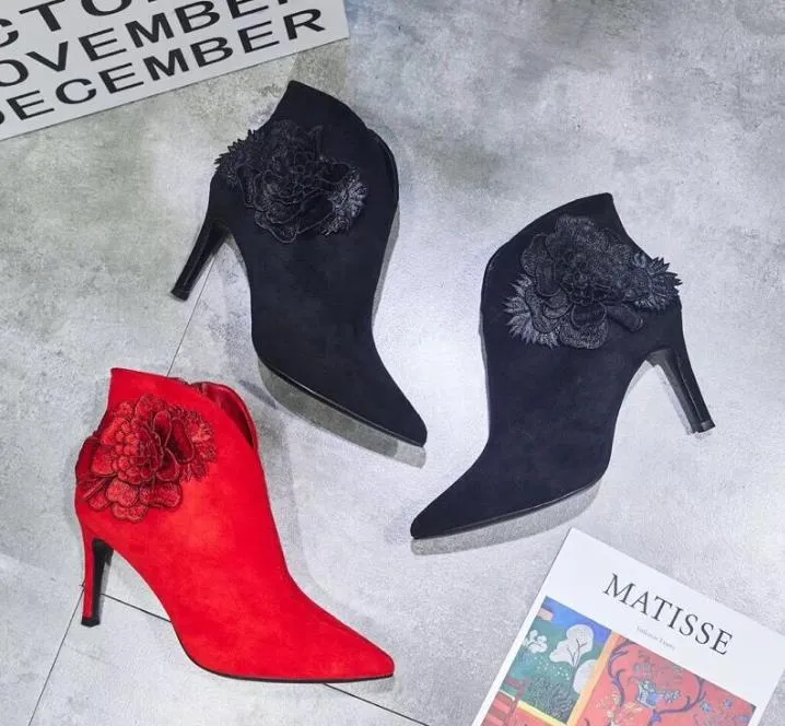 The new 9cm pointy bride shoes for autumn 2019 are fashionable sexy goddess temperament side zipper ankle boots for women