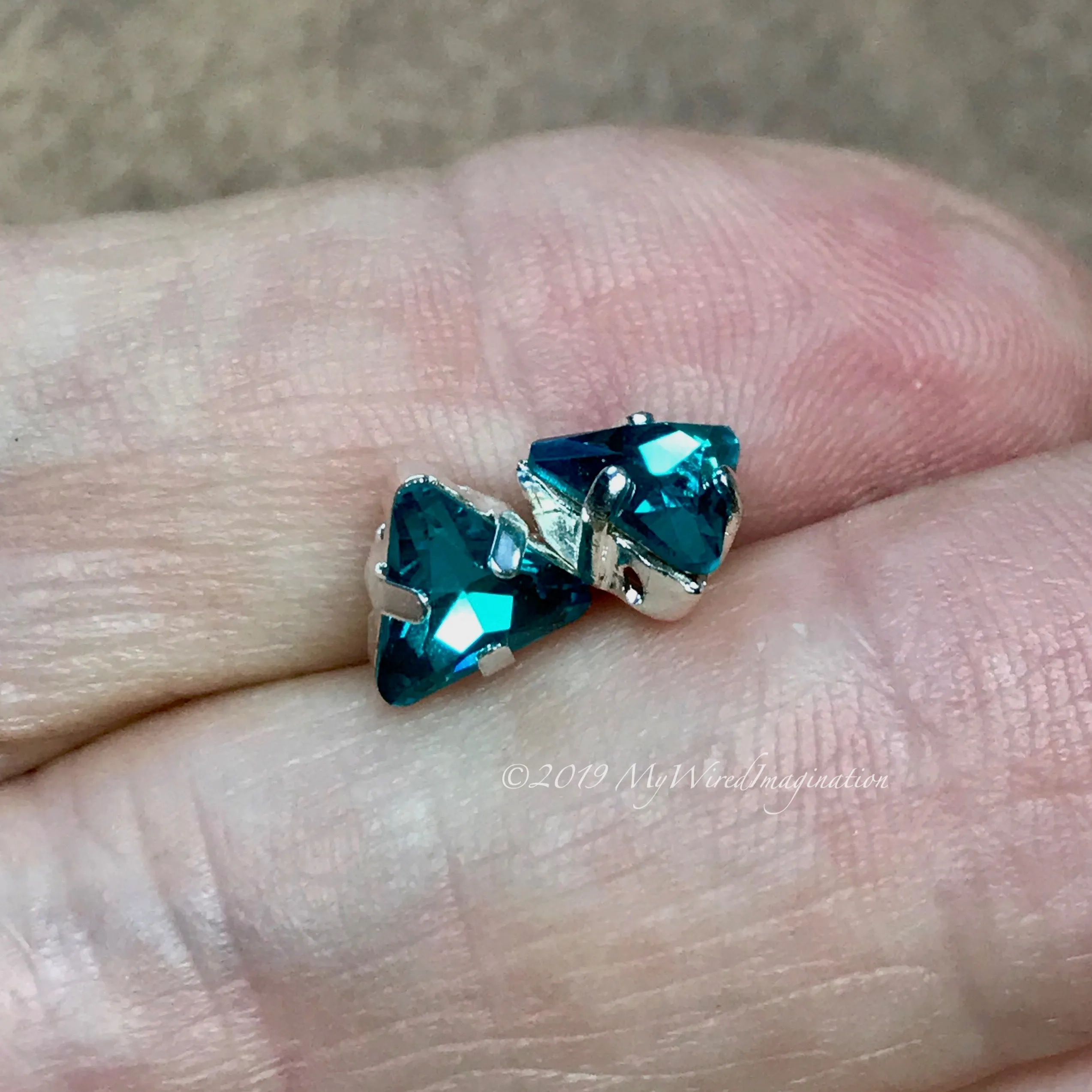 Vintage 6mm Swarovski Triangle Art 4722 2pcs  Sapphire,Olivine, Blue Zircon or Tanzanite with Setting