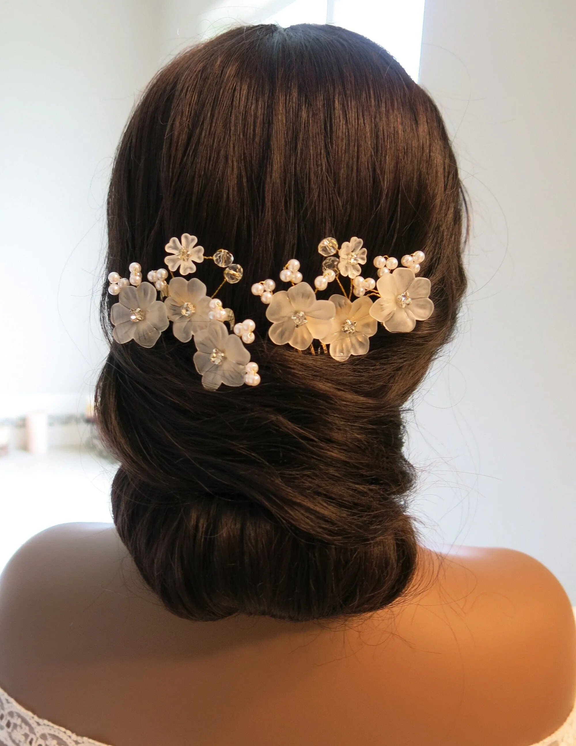White Flower 2 PC Hair Comb Set, Wedding Floral Pearl Hairpiece 2 PC Set, Bridal White Floral Small Hair Comb Set